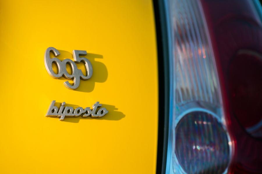Логотип Abarth 695 Biposto Record (312) 2015 года  (UK) (фото 18 из 31)